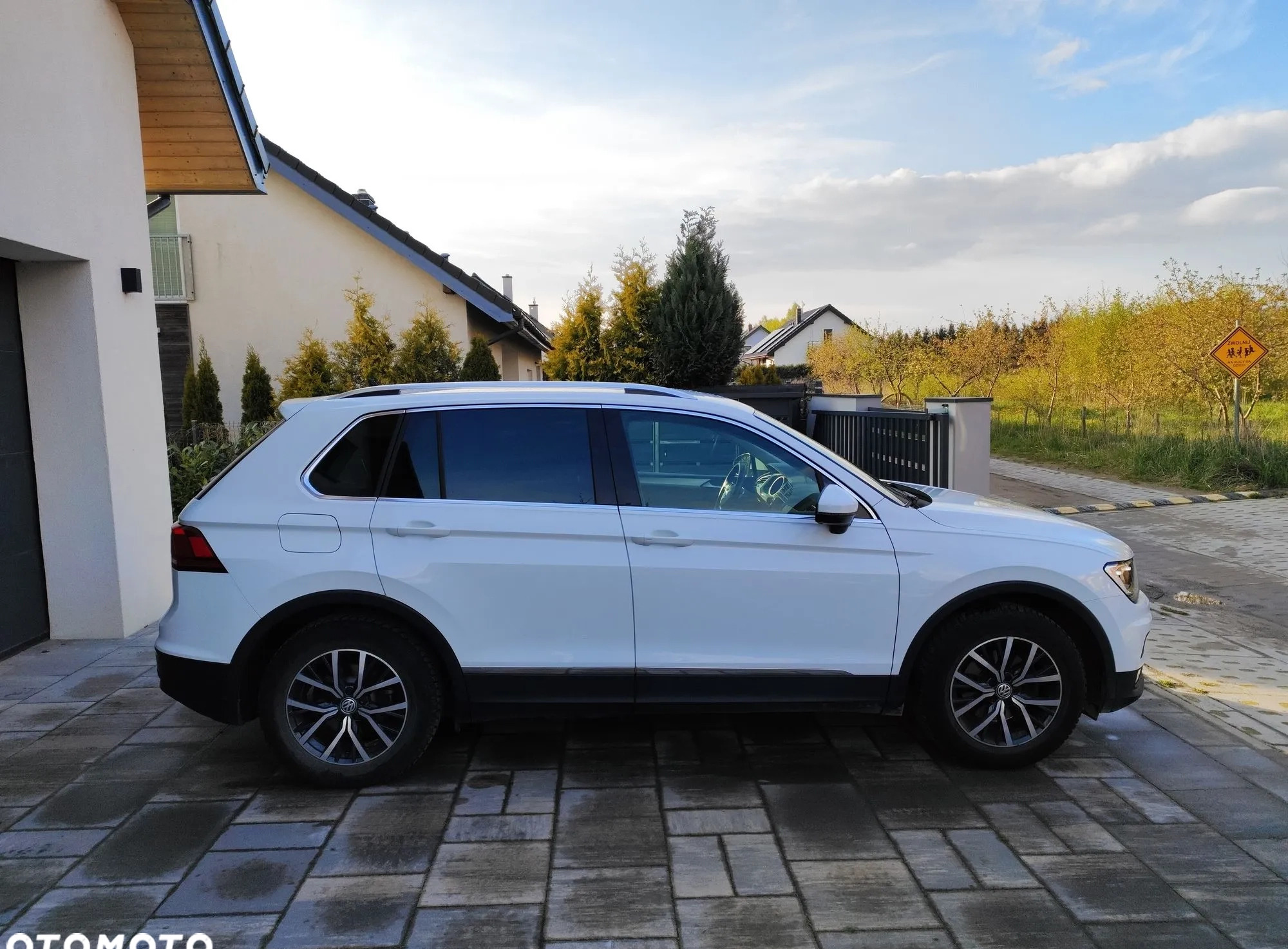 Volkswagen Tiguan cena 96900 przebieg: 48000, rok produkcji 2019 z Koszalin małe 154